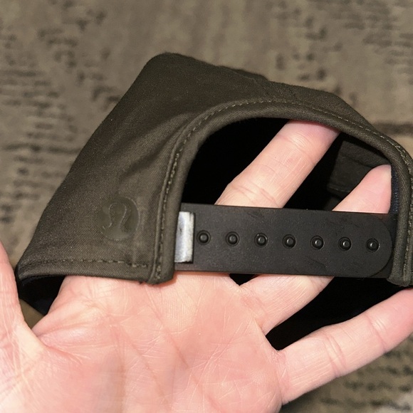 Lululemon Women’s Hat Olive Green - Picture 2 of 4